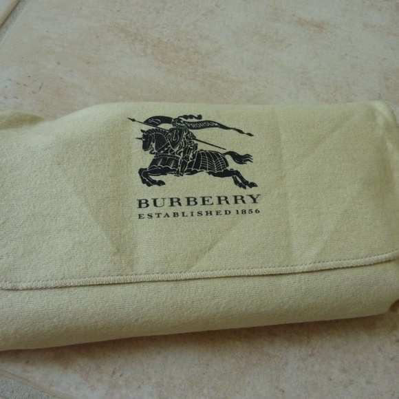 $625 BURBERRY "Alvington" Grain Check Wallet - Picture 2 of 6